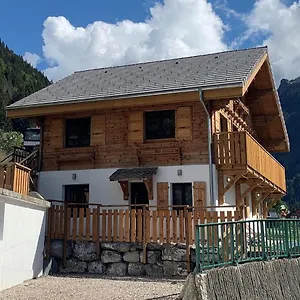 Just - Luna Morzine